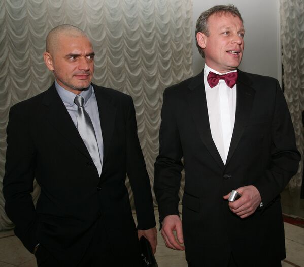 Продюсер Сергей Жигунов и актер Константин Лавроненко во время церемонии вручения Национальной кинематографической премии Ника. 2008 год