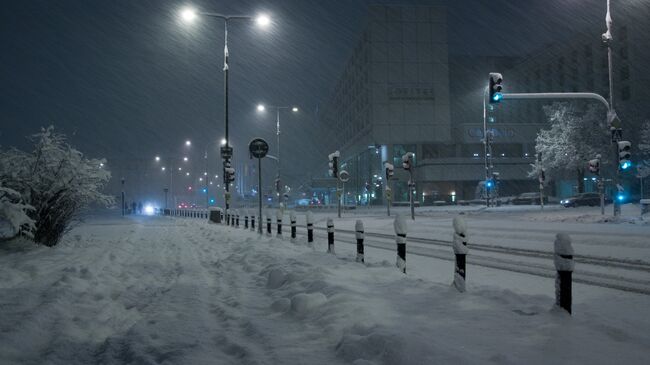 Снежная буря в центре Варшавы, Польша. Архив
