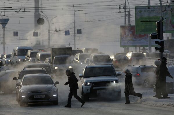 Автомобили на улице Восход в Новосибирске