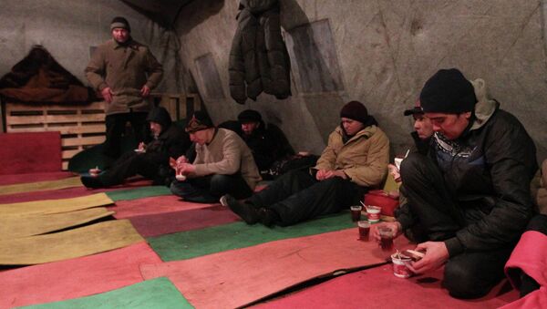 Работа пункта обогрева и ночлега для бездомных в Петербурге. Архивное фото
