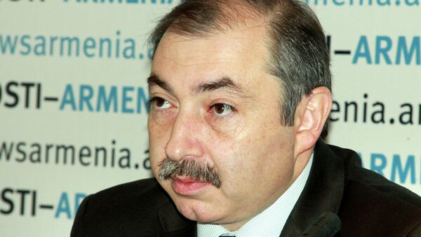 Журналист, лидер партии «Союз «Конституционное право», депутат Национального собрания Армении Айк Бабуханян