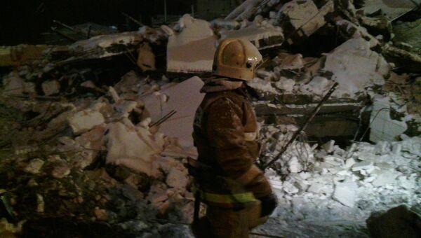 Работы на месте обрушения здания в Таганроге
