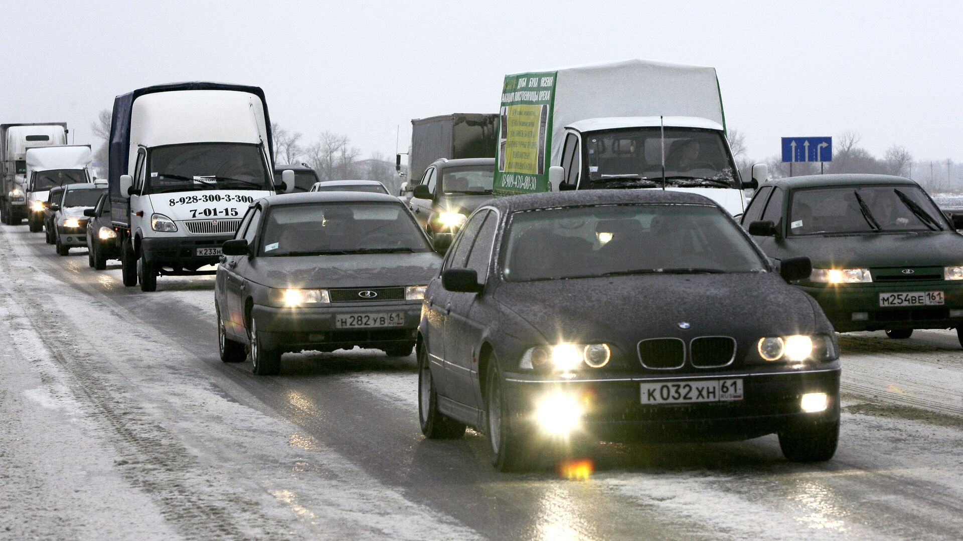 Работы по разблокированию автомобильной пробки на трассе М-4 в направлении Ростов-Москва - РИА Новости, 1920, 24.11.2020