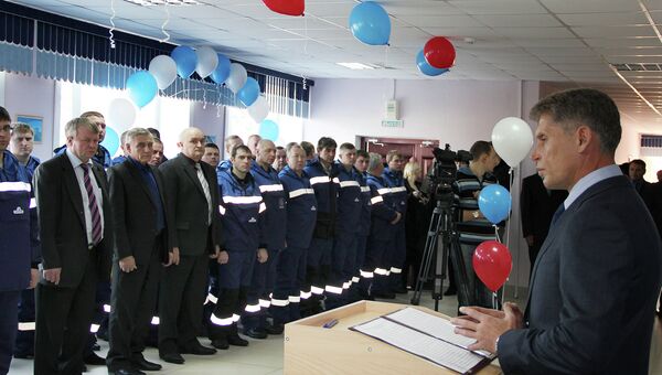 Губернатор Олег Кожемяко поздравляет нефтяников с открытием учебного центра Промышленная безопасность в Приамурье 