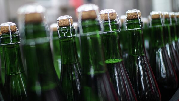 Цех розлива на московском заводе шампанских вин Корнет. Архивное фото