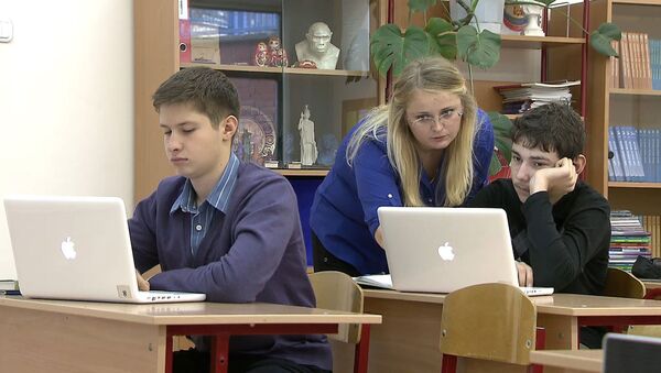 Учителя и ученики о плюсах и минусах компьютеризации школ в Москве