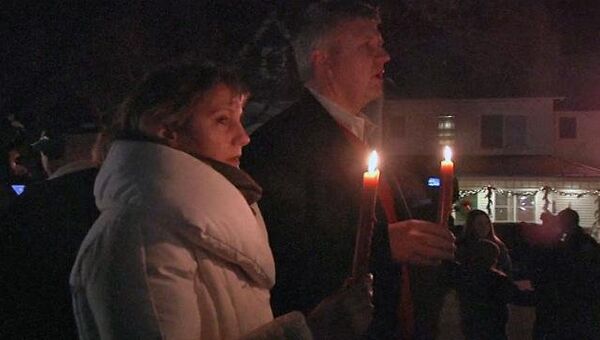 Американцы молятся за погибших от рук стрелка в школе Ньютауна