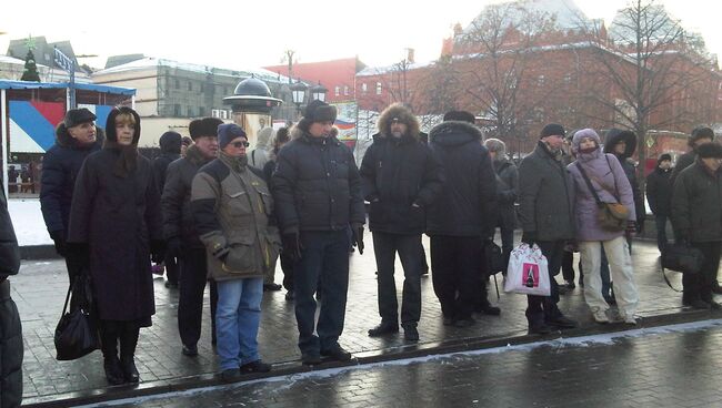 Несаглосованный митинг националистов у памятника Карл Маркса 