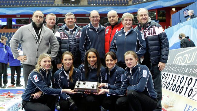 Женская сборная России в составе Людмилы Прививковой, Екатерины Галкиной, Анны Сидоровой, Маргариты Фоминой, и Нкиеруки Езех