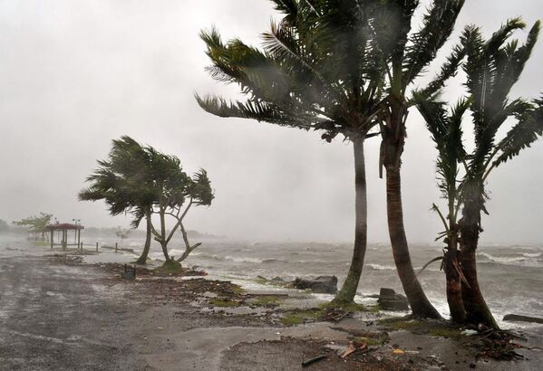 Мощный циклон Эван (Evan) на Фиджи