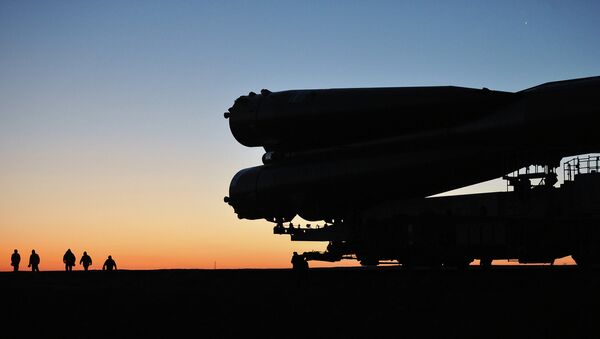 Вывоз ракеты Союз-ФГ с кораблем Союз-ТМА-07М на старт