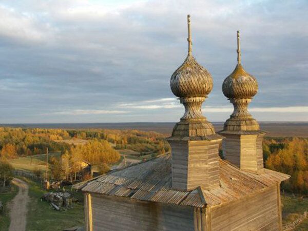 Храм святителя Николая Чудотворца, 1636 год. До реставрации. Архангельская область, Онежский район, деревня Ворзогоры. Храм святителя Николая Чудотворца, 1636 год. До реставрации. Архангельская область, Онежский район, деревня Ворзогоры.