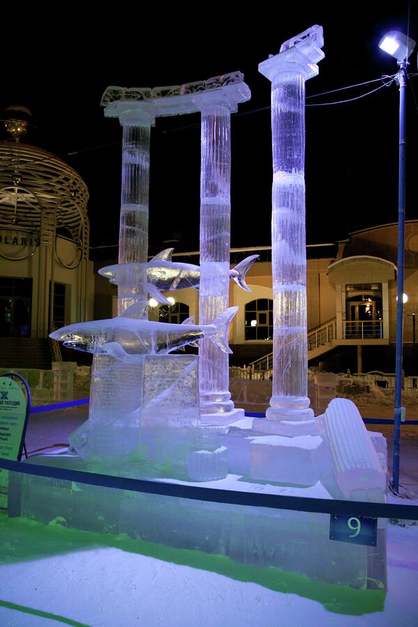 Скульптура «Древний легендарный дворец в глубоком море» на международном фестивале ледовой скульптуры «Полярная рапсодия»