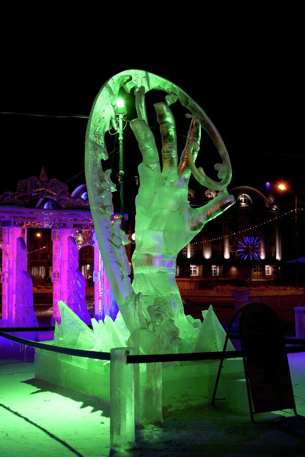 Скульптура «Чудо Севера» от Ивана Локтюхина и Вадима Полина из Хабаровска на международном фестивале ледовой скульптуры «Полярная рапсодия»
