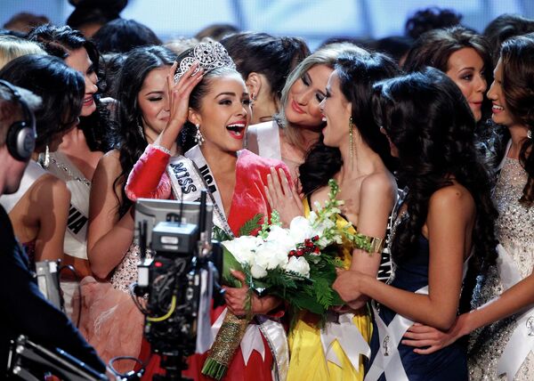 Мисс Вселенная-2012 Оливия Калпо во время коронации 