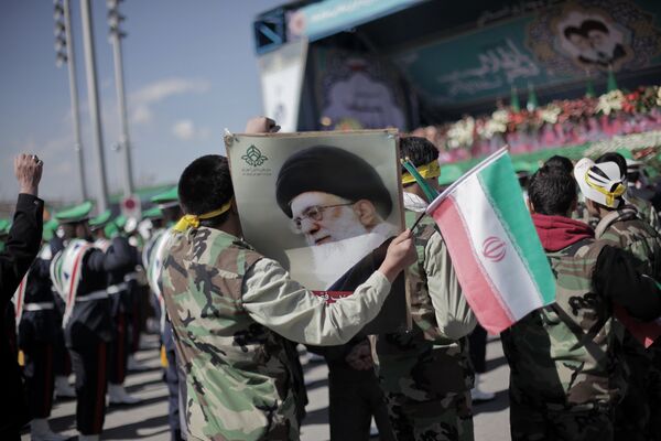 Демонстрация на площади Свободы в Тегеране, посвященная 33-й годовщине исламской революции, 11 февраля 2012.
