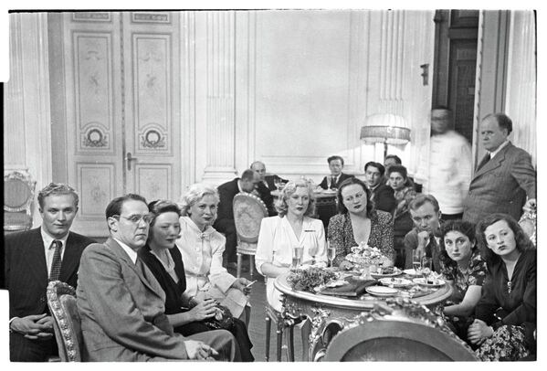 Франческа Гааль в гостях у артистов советского кинематографа. Москва, 1945