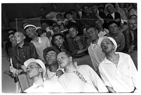 Зрители на московском ипподроме, 1936