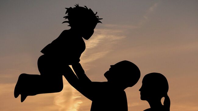 Родители с ребенком