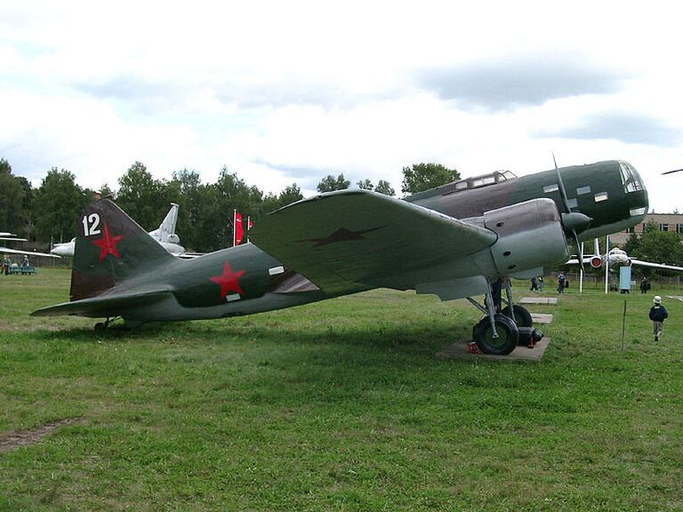 Дальний бомбардировщик ДБ-3 Дальний бомбардировщик ДБ-3