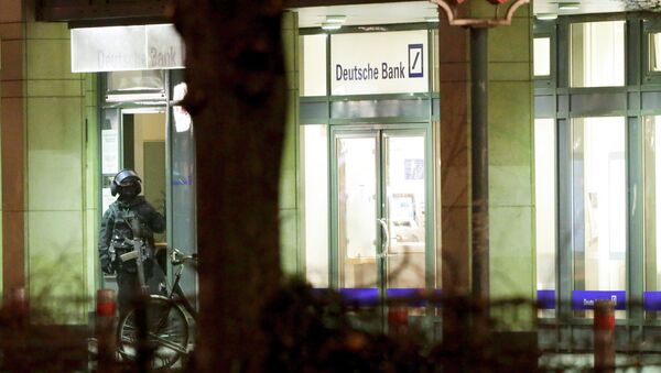 Неизвестный захватил заложника в отделении Deutsche Bank в Берлине