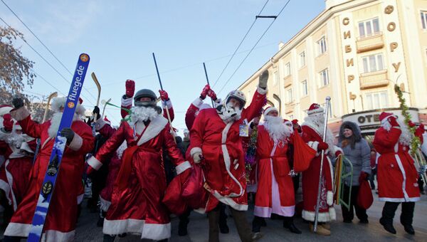 Парад Дедов Морозов в Томске, декабрь 2012 года