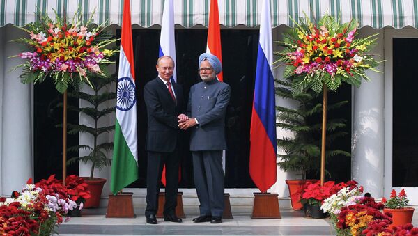 Президент России Владимир Путин и премьер-министр Индии Манмохан Сингх 