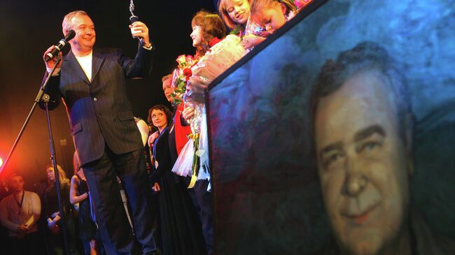 Художественный руководитель Театра Луны Сергей Проханов  Художественный руководитель Театра Луны Сергей Проханов