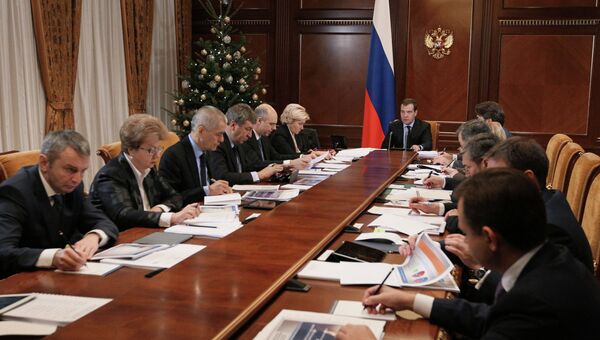 Д.Медведев проводит совещание в подмосковной резиденции Горки