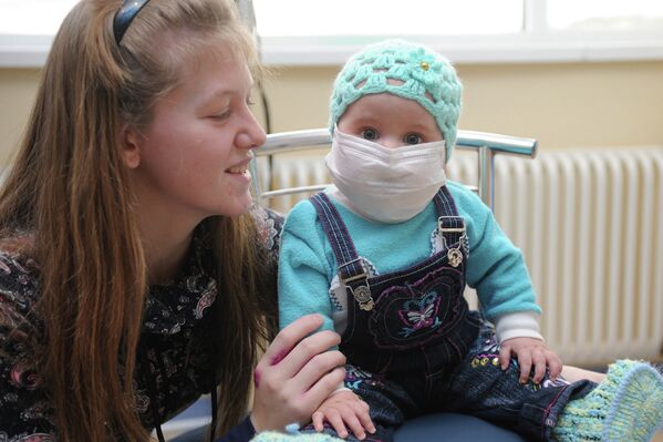 Мама с ребенков в Областной детской клинической больнице Екатеринбурга 