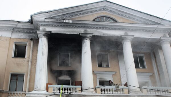 Пожар в здании бывшего общежития Санкт-Петербурга