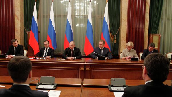 В.Путин и Д.Медведев на встрече президента РФ с правительством. Архив