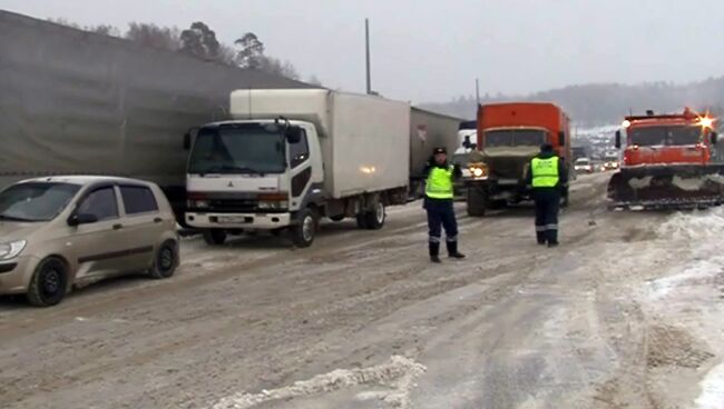 Автомобильная пробка на трассе М-5 в Челябинской области