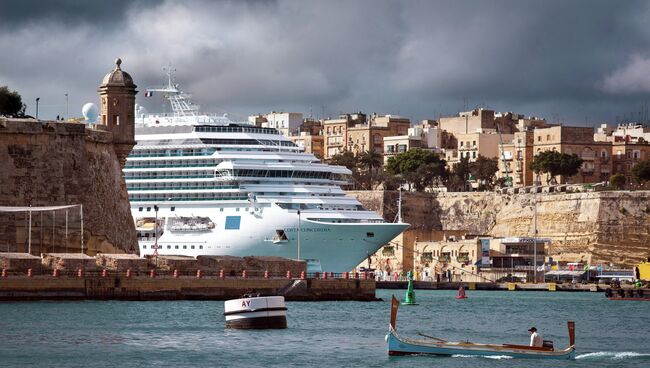 Круизный лайнер Costa Concordia. Архивное фото