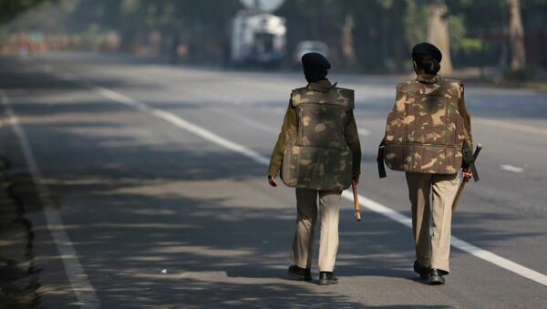 Сотрудники полиции на улицах в Нью-Дели
