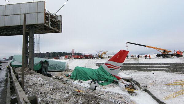 Последствия крушения самолета ТУ-204 в аэропорту Внуково