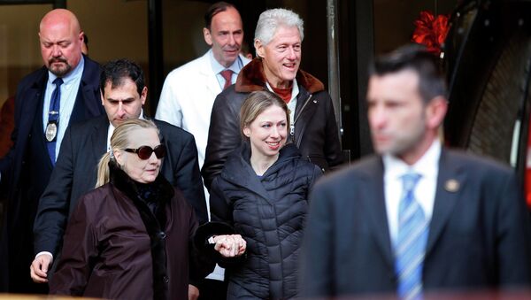 Хиллари Клинтон покинула больницу в Нью-Йорке