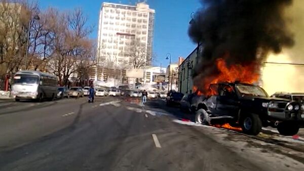 Неизвестный взорвал джип во Владивостоке. Кадры с места ЧП