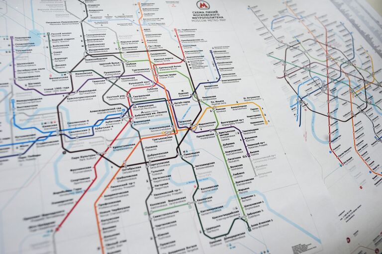 Прогрессивный и консервативный варианты схемы московского метро Прогрессивный и консервативный варианты схемы московского метро