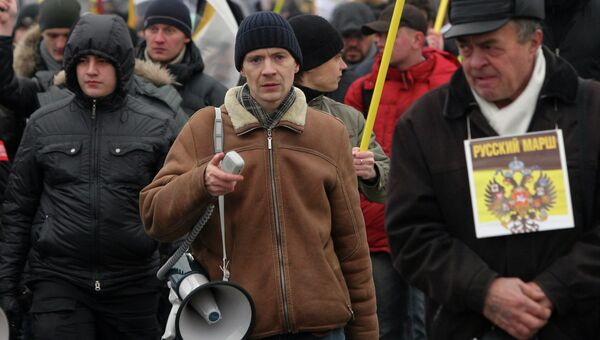 Новосибирский активист Ростислав Антонов (в центре)