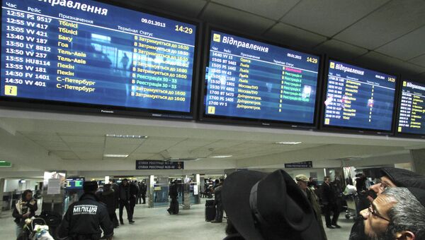 Пассажиры в аэропорту Борисполь. Архивное фото
