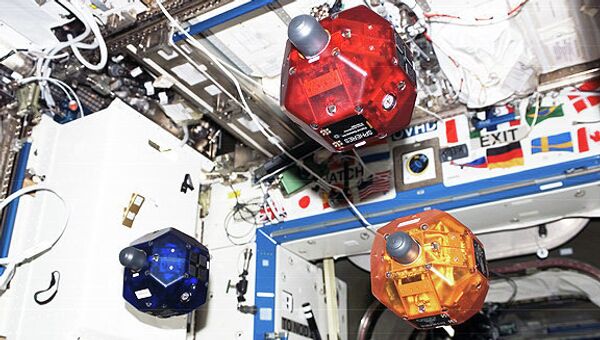 Роботы Spheres на МКС