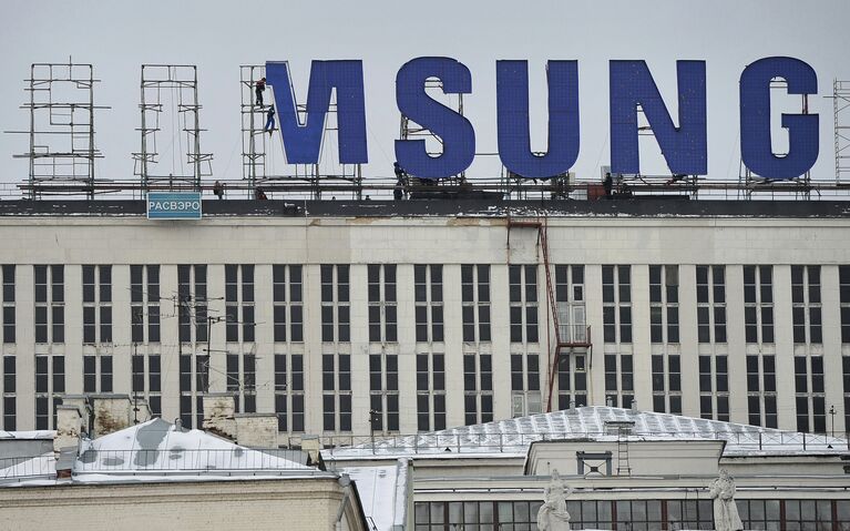 Демонтаж рекламной конструкции компании Samsung