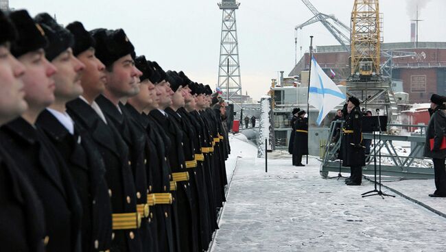 Поднятие флага на АПЛ Юрий Долгорукий