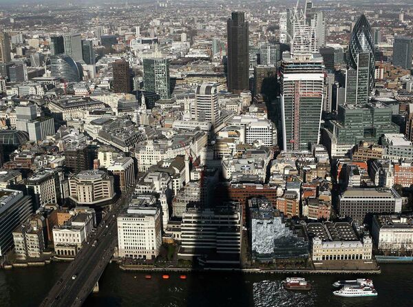 Вид на город со смотровой площадки небоскреба Shard в Лондоне