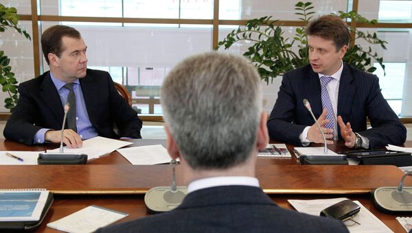 Д.Медведев провел совещание в аэропорту Внуково в Москве