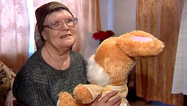 Мать умершего в Барнауле инвалида плакала и показывала любимую игрушку сына