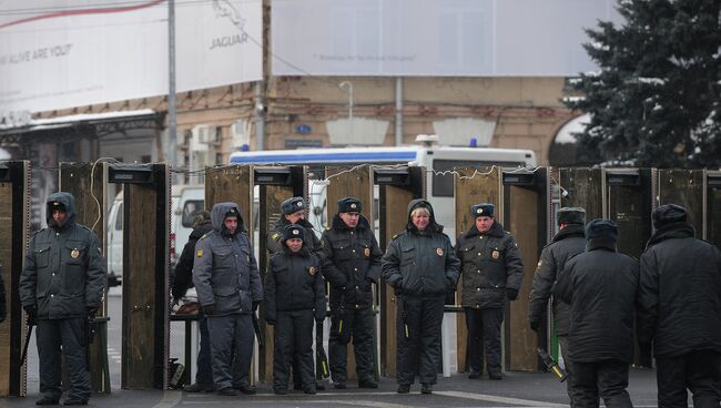 Подготовка к маршу оппозиции. Архивное фото