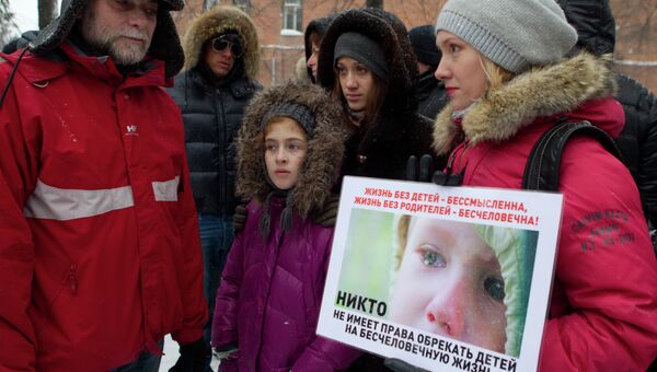 Пикет против антисиротского закона в Томске