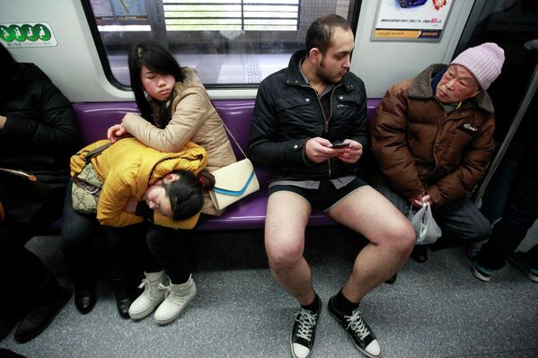 Всемирная акция Без штанов в метро в Шанхае